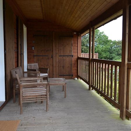 Beautiful Lake View 3 Bedroom Chalet. Saint-Manvieu-Bocage Exterior photo